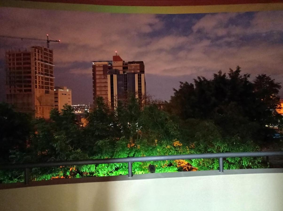 Amplio Y Comodo Apartamento Con Bella Vista En Pleno Centro ซิวดัดเดลเอสเต ภายนอก รูปภาพ